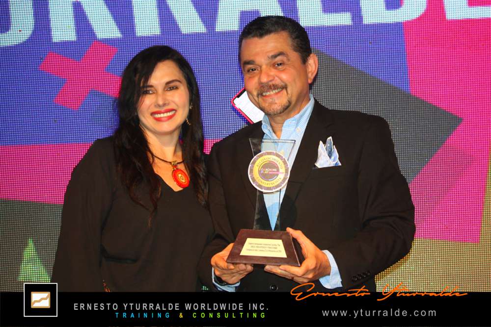 Reconocimiento internacional a Ernesto Yturralde por innovación en outdoor training y desarrollo de equipos corporativos en Florida