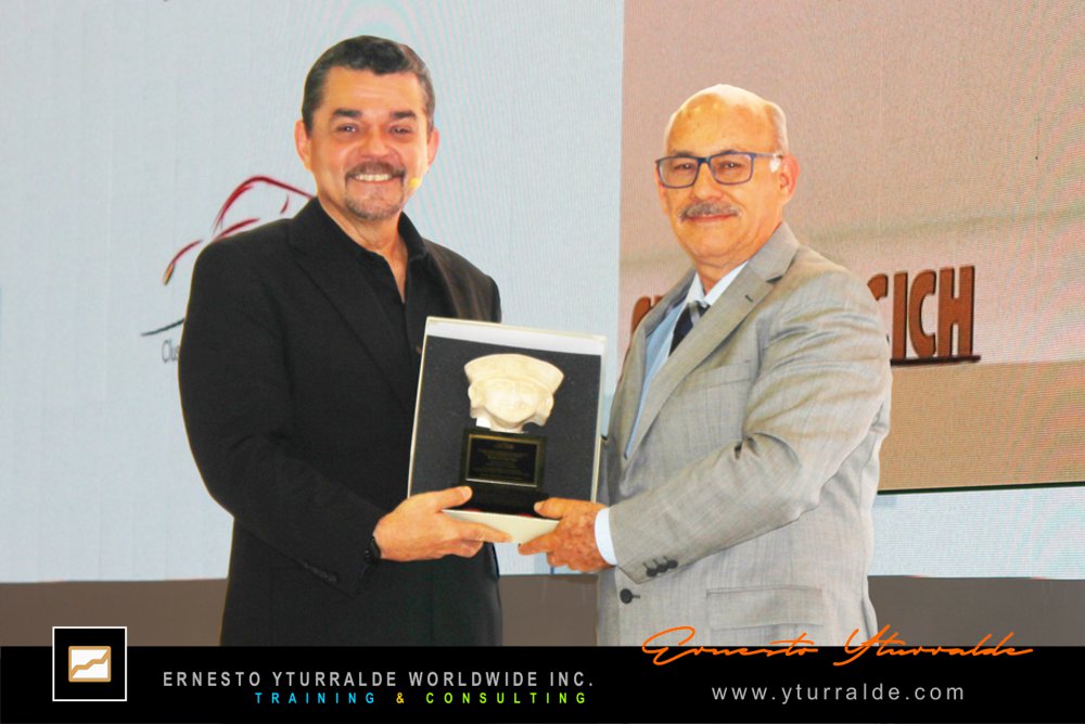 Ernesto Yturralde distinguido por su trayectoria en liderazgo organizacional y programas de team building en Miami