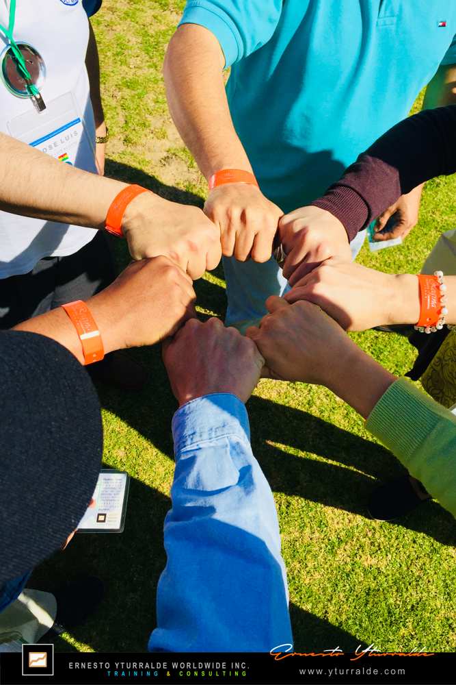 Programa de team building corporativo con reflexión estructurada y transferencia al entorno laboral para equipos en Miami