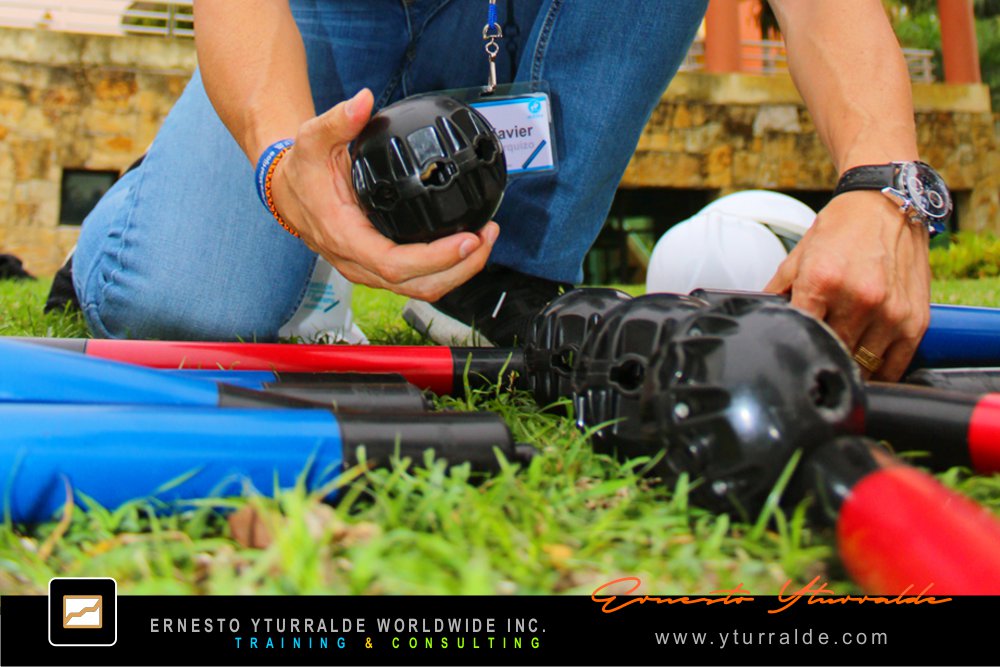 Dinámica de team building con cuerdas en Miami enfocada en confianza y colaboración