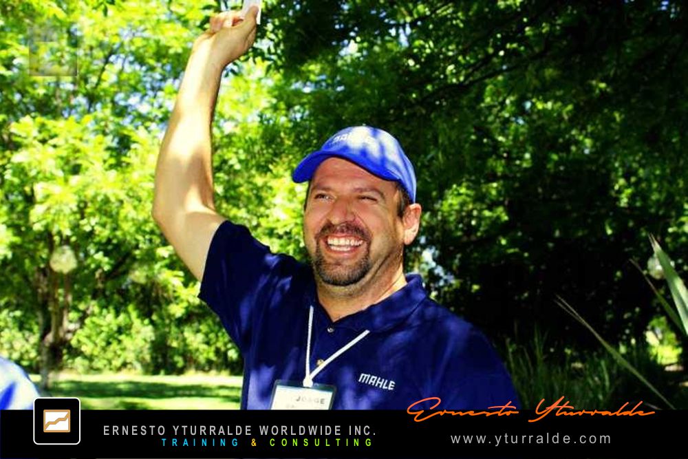 Programa de team building en Miami con retos de cuerdas y aprendizaje vivencial